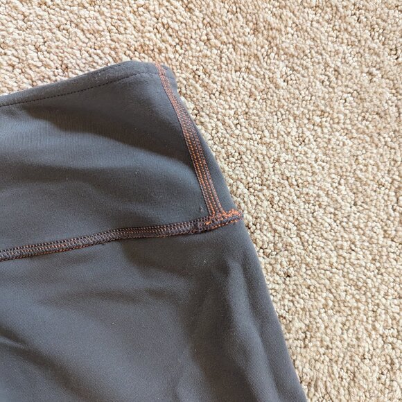 Lululemon Wunder Under Low-Rise 1/2 Tight Full-On Luxtreme 17" - Reversible - 8 - Picture 5 of 10